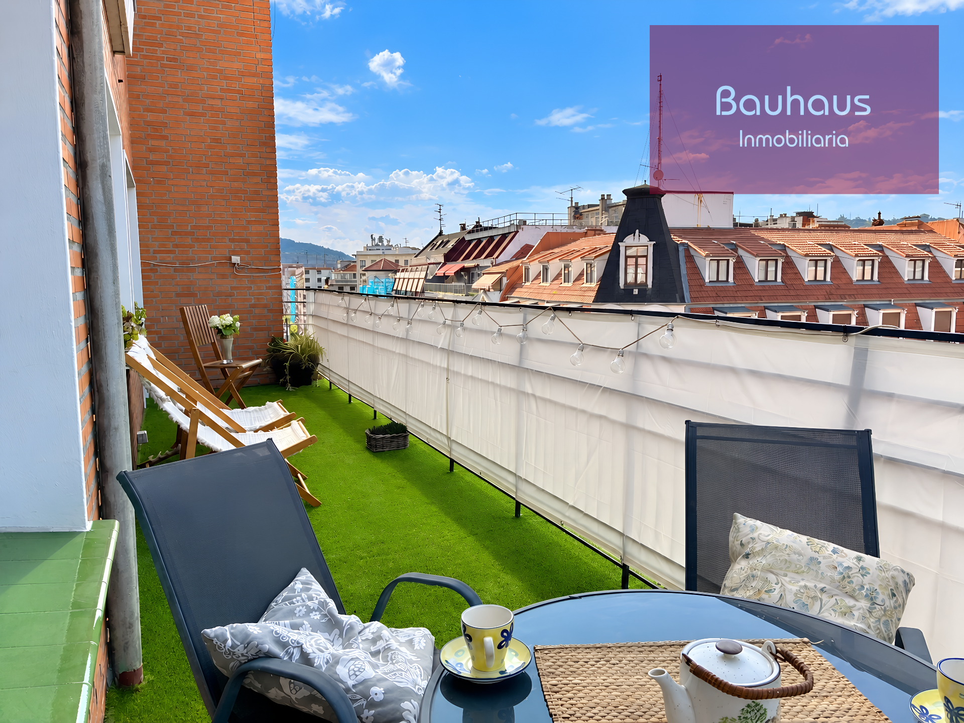 Referencia 82069: Ático de 150,54m2 útiles con Terraza de 21m2 situada a 450 metros de la Plaza de Moyua en pleno Centro de Bilbao. Precio: 880.000€.